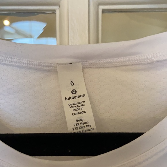 Lulu Lemon Women’s Workout Top - Picture 2 of 3